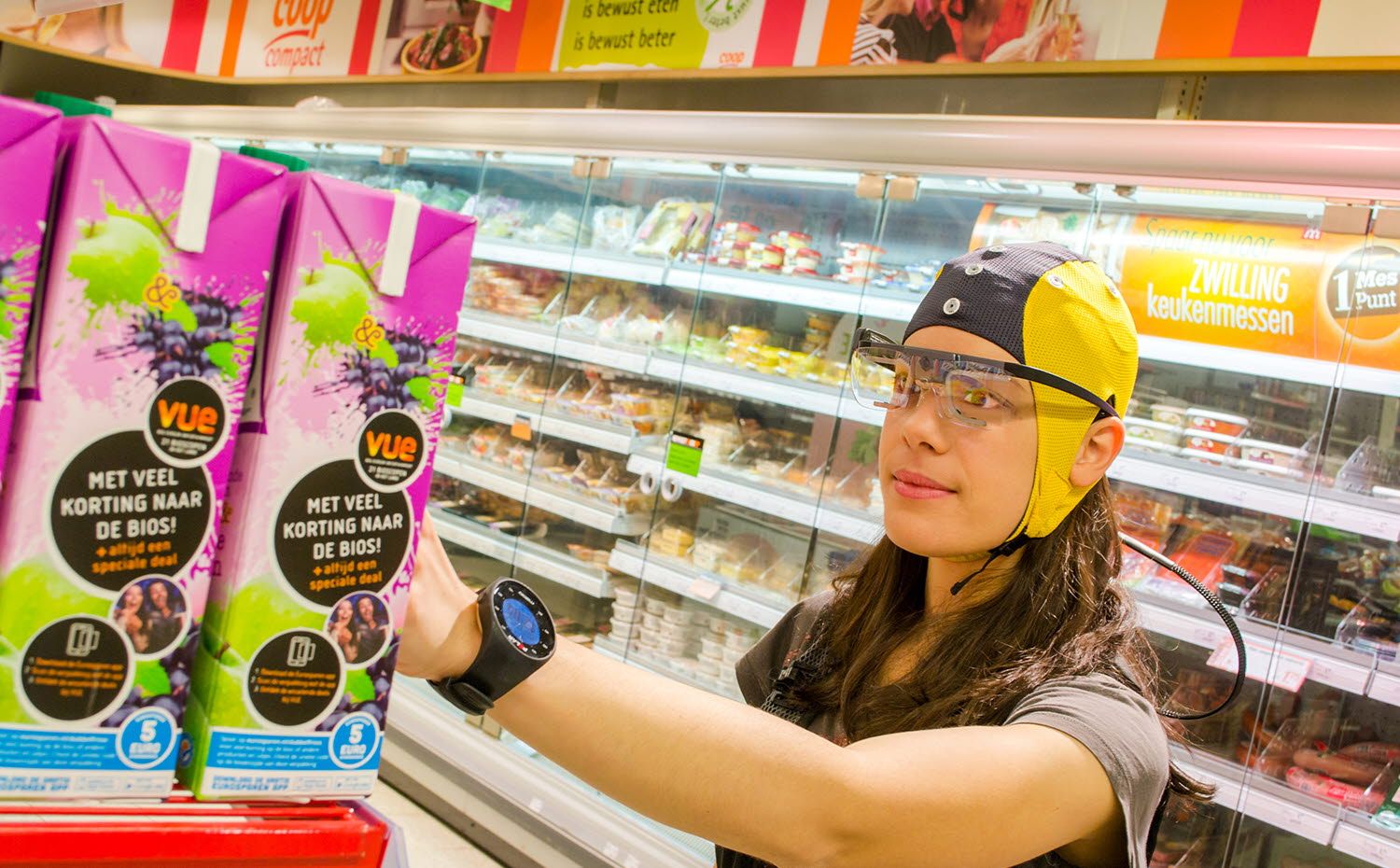 woman shopping using wearable eye trackers and EEG - neuromarketing