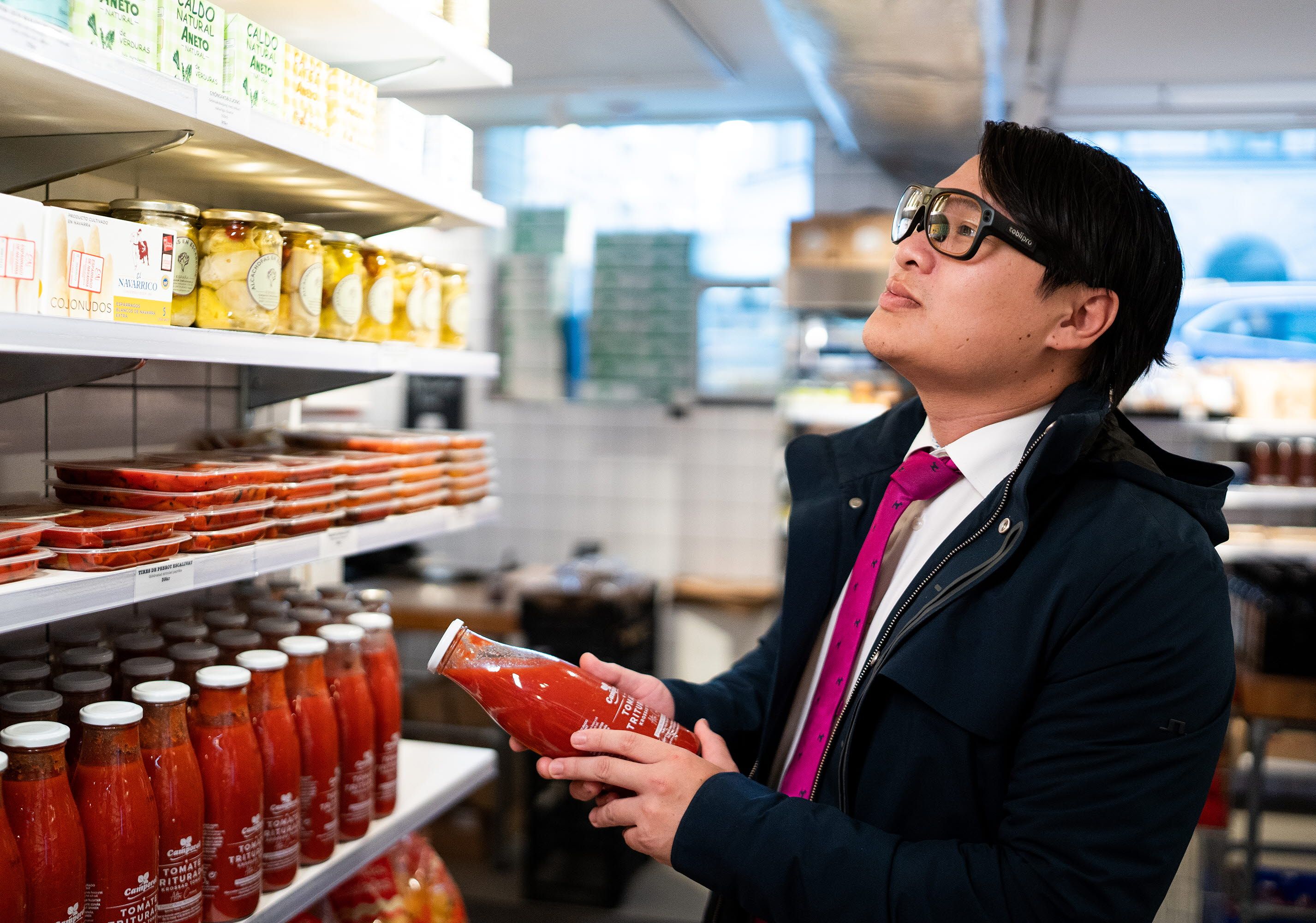 Man shopping in a store using Tobii Pro Glasses 3